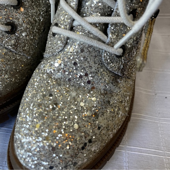 Very G Sparkling Silver Ankle Boots with Faux Fur Trim Women's Size 6.5 Glam - Picture 10 of 12